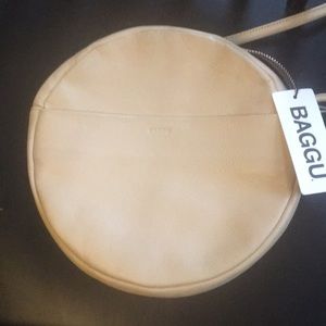 Baggu off white round leather purse